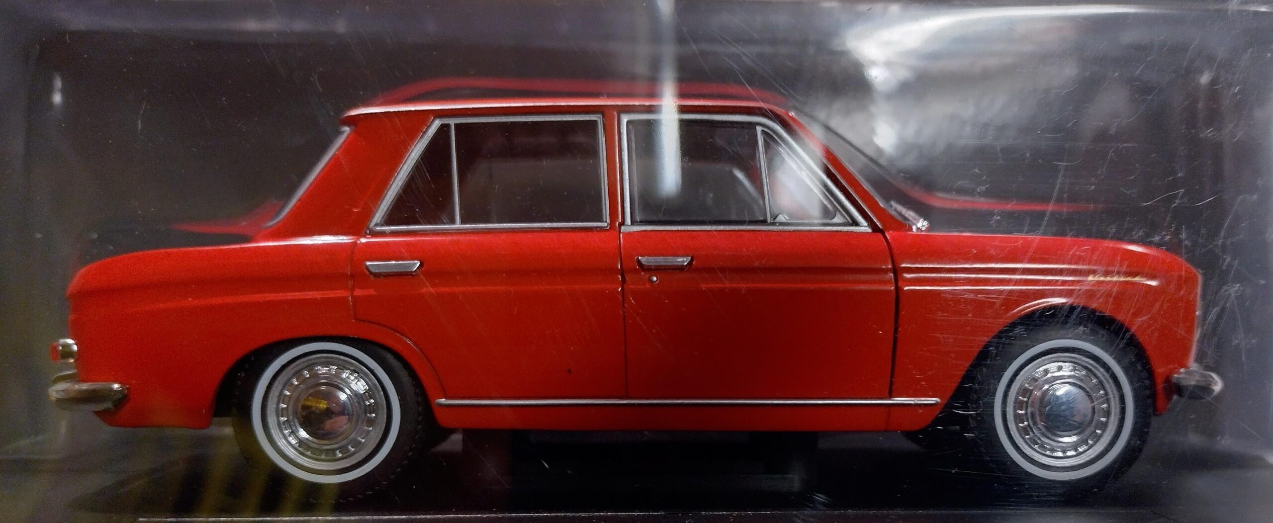 Pienoismalli Datsun Bluuebird 1964