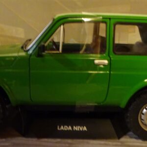 Lada Niva 1/18