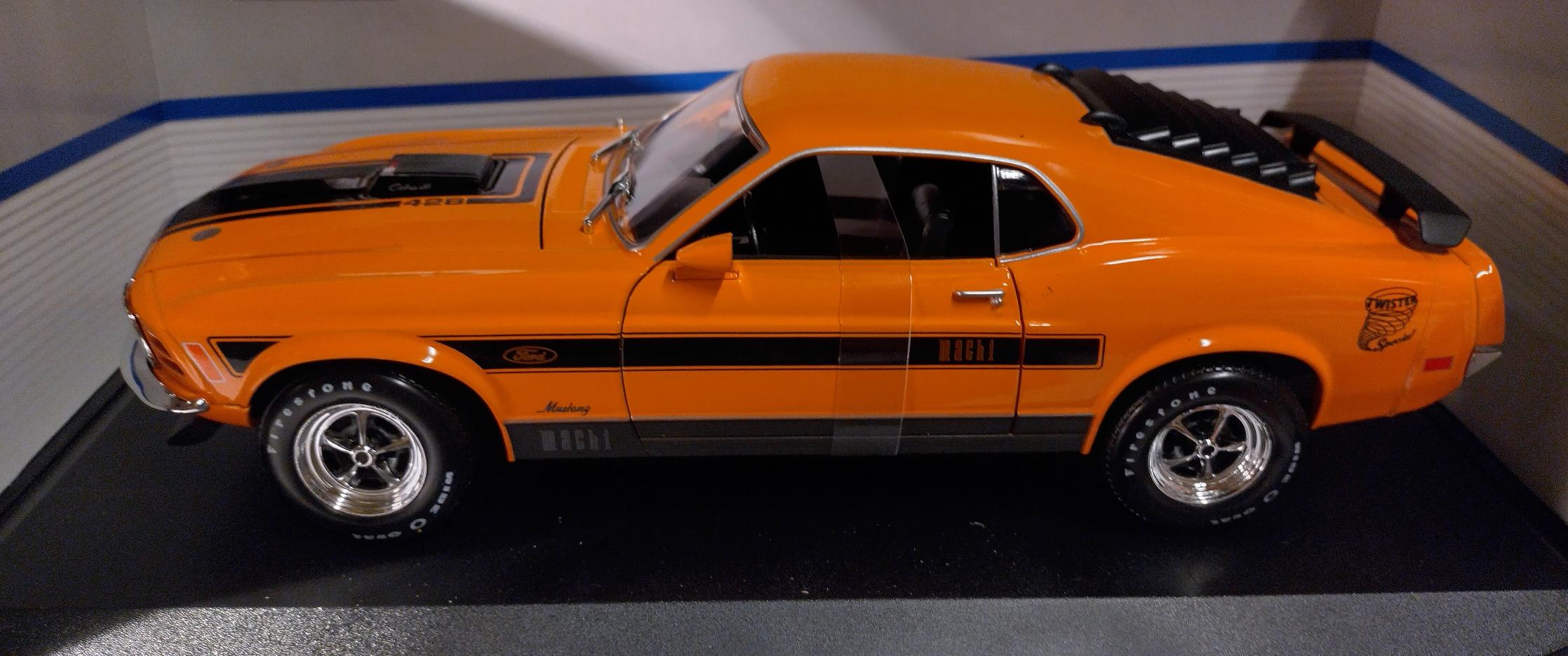 Pienoismalli Ford Mustang Mach 1 1/18