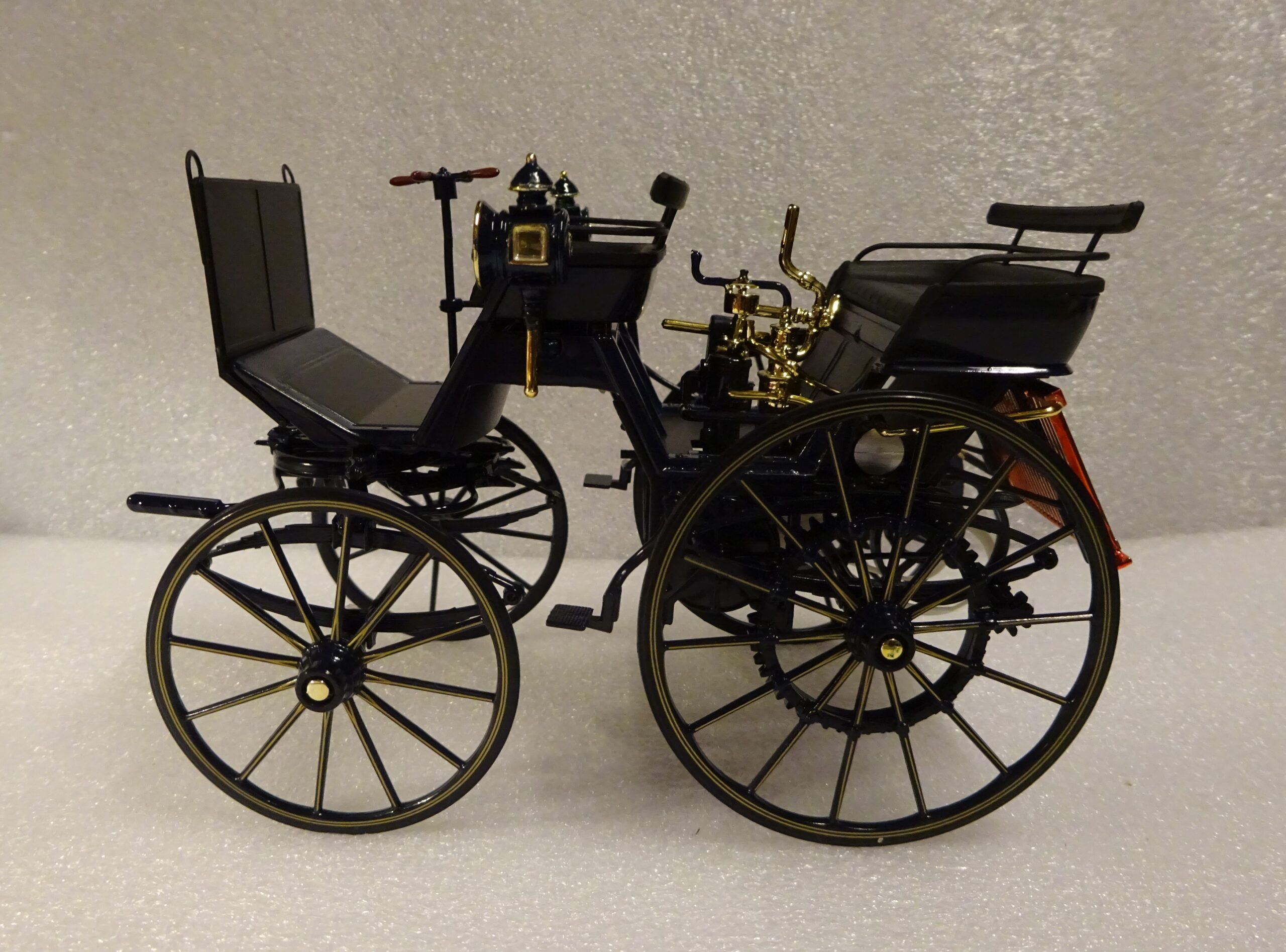 Pienoismalli Daimler Motorkutsche