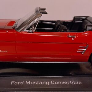 Pienoismalli Ford Mustang 1966 avo 1/18
