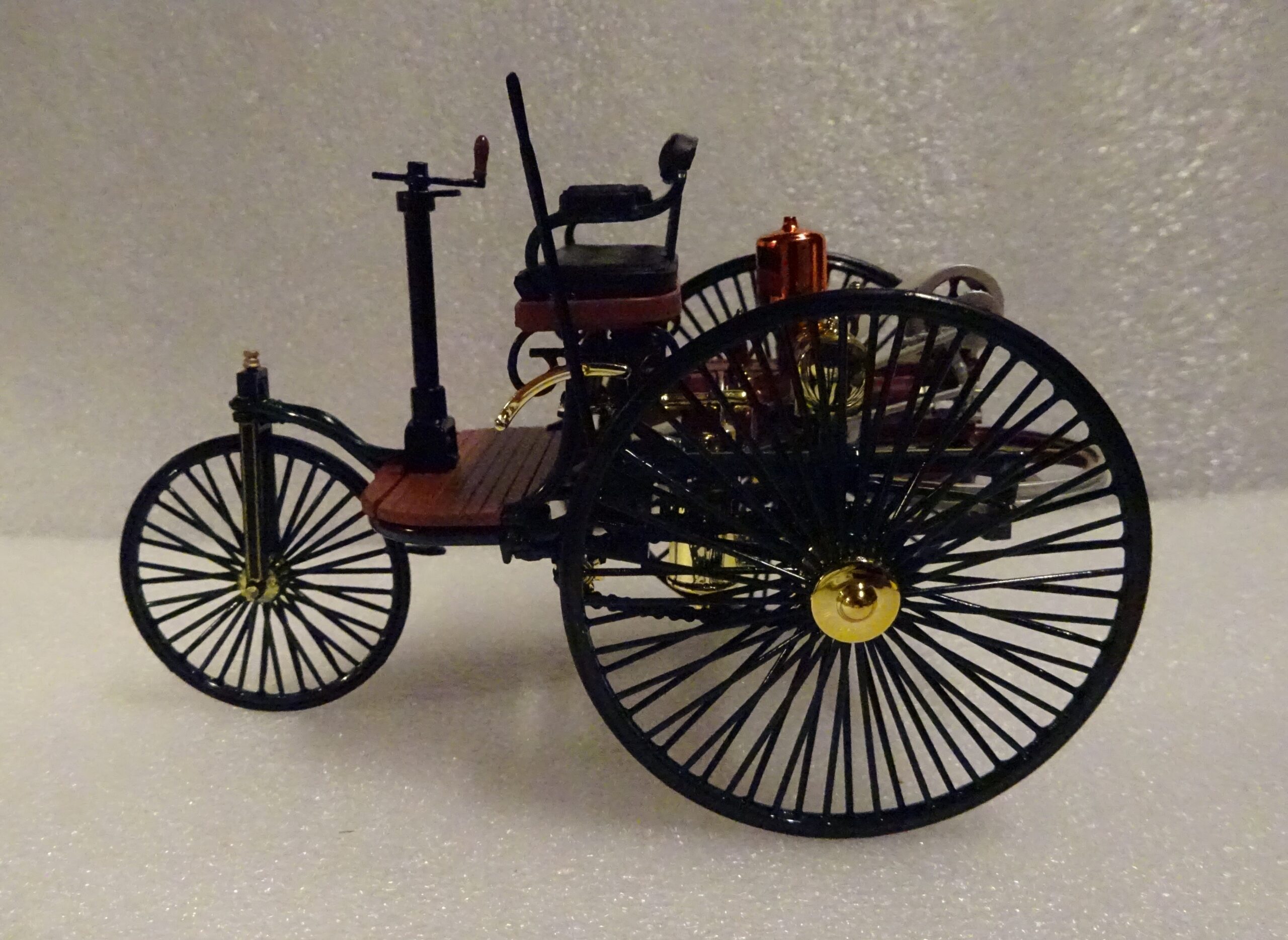 Pienoismalli Mercedes Patent Motorwagen