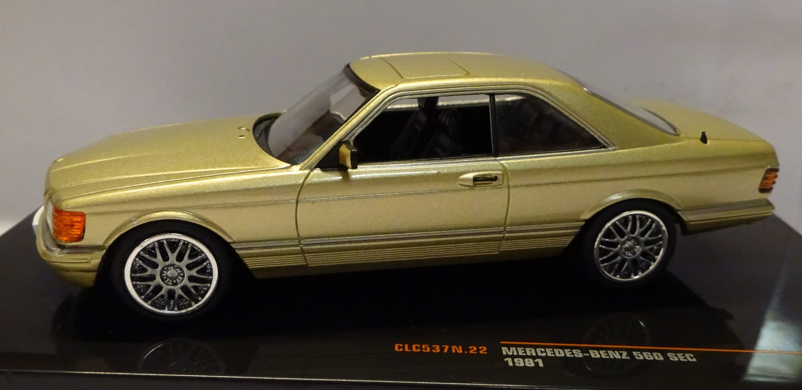 Pienoismalli Mercedes 560 SEC C126