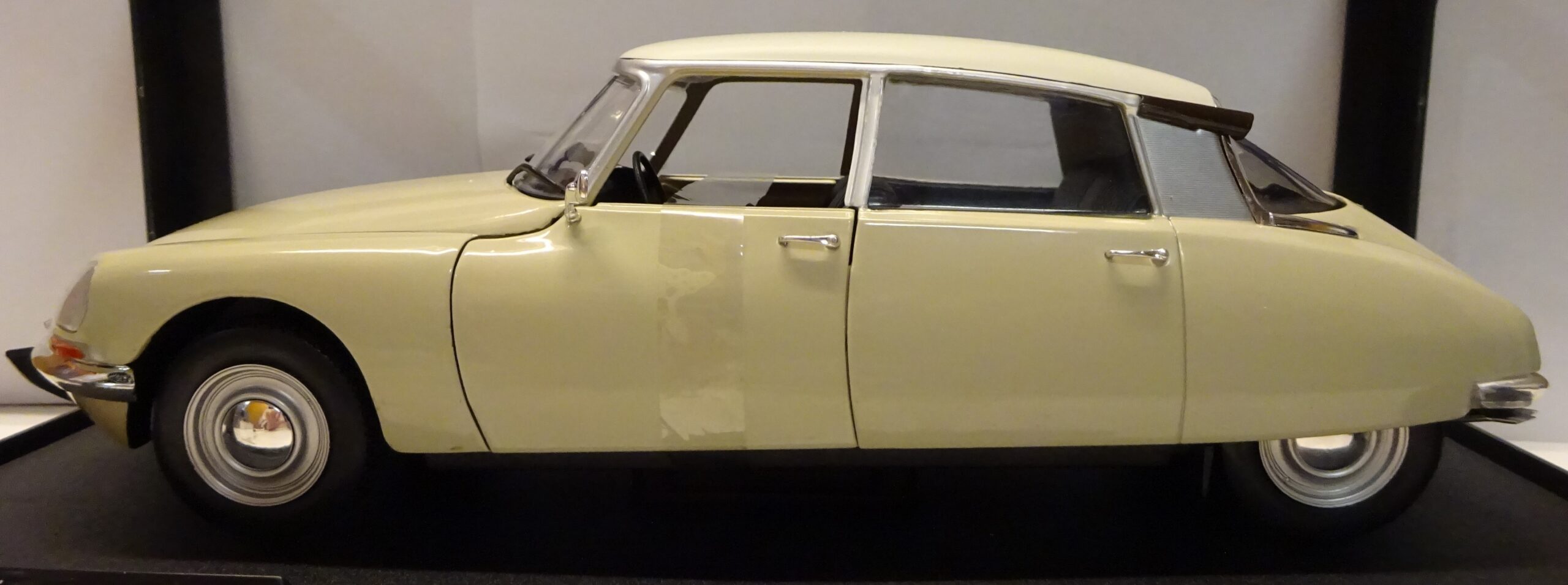 Pienoismalli Citroen D