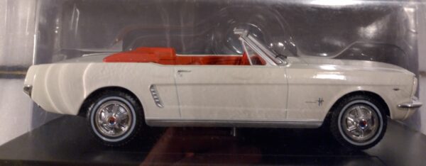 Pienoismalli Ford Mustang 1965 avo 1/24