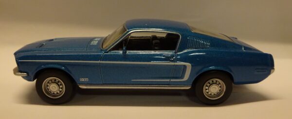 Pienoismalli Ford Mustang 1968 sininen