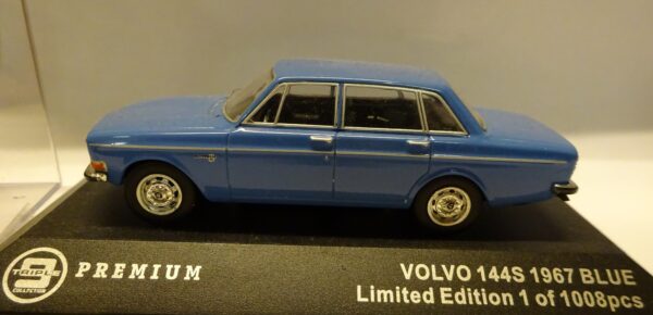 Pienoismalli Volvo 144S 1967 blue