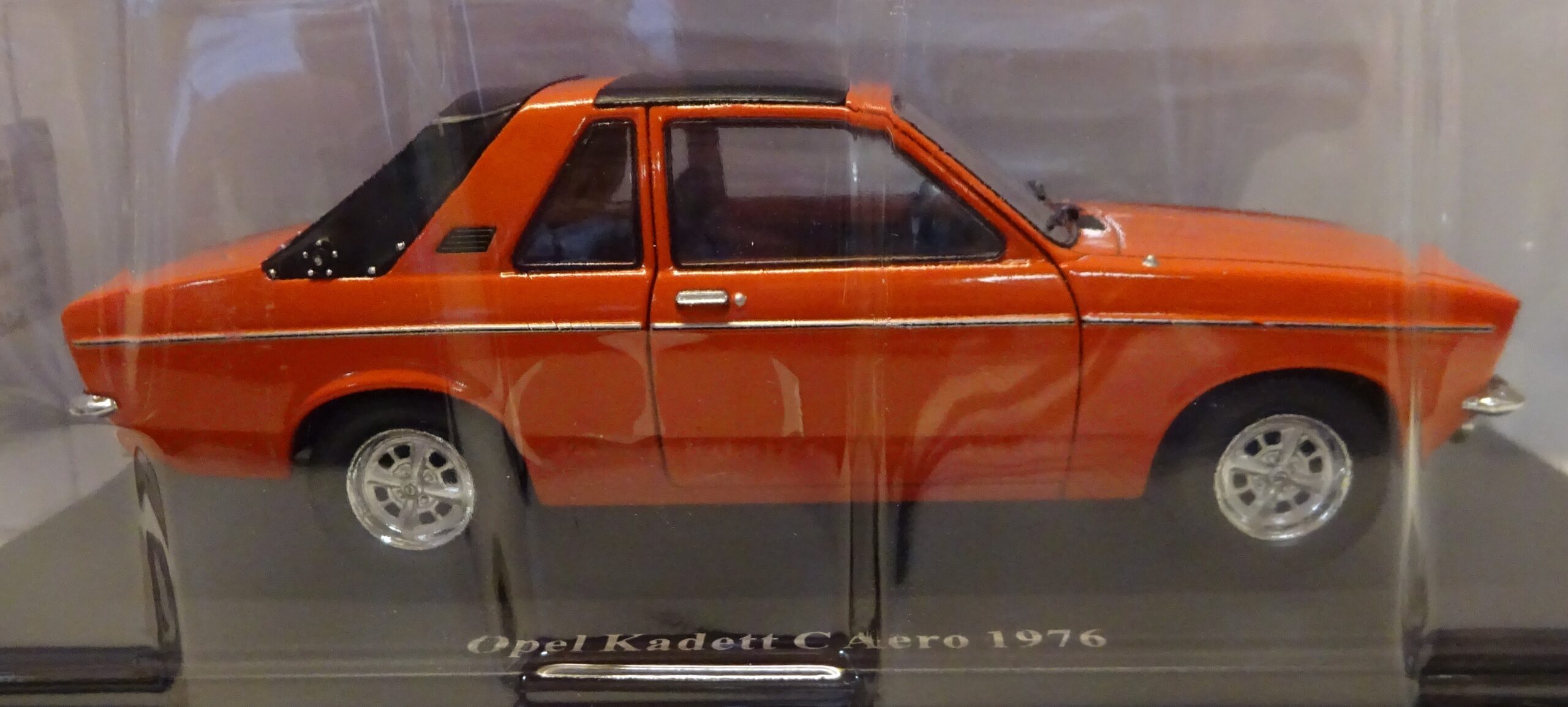 Pienoismalli Opel Kadett C Aero 1976