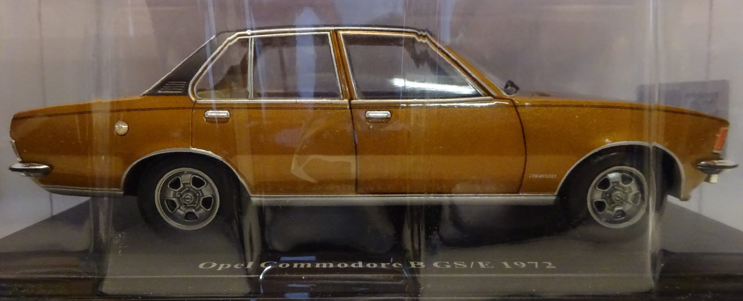 Pienoismalli Opel Commodore B GS/E 1972
