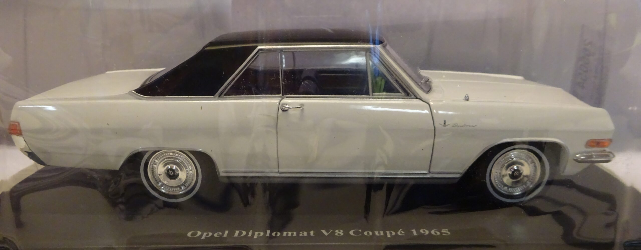 Pienoismalli Opel Diplomat A V8 Coupe 1965