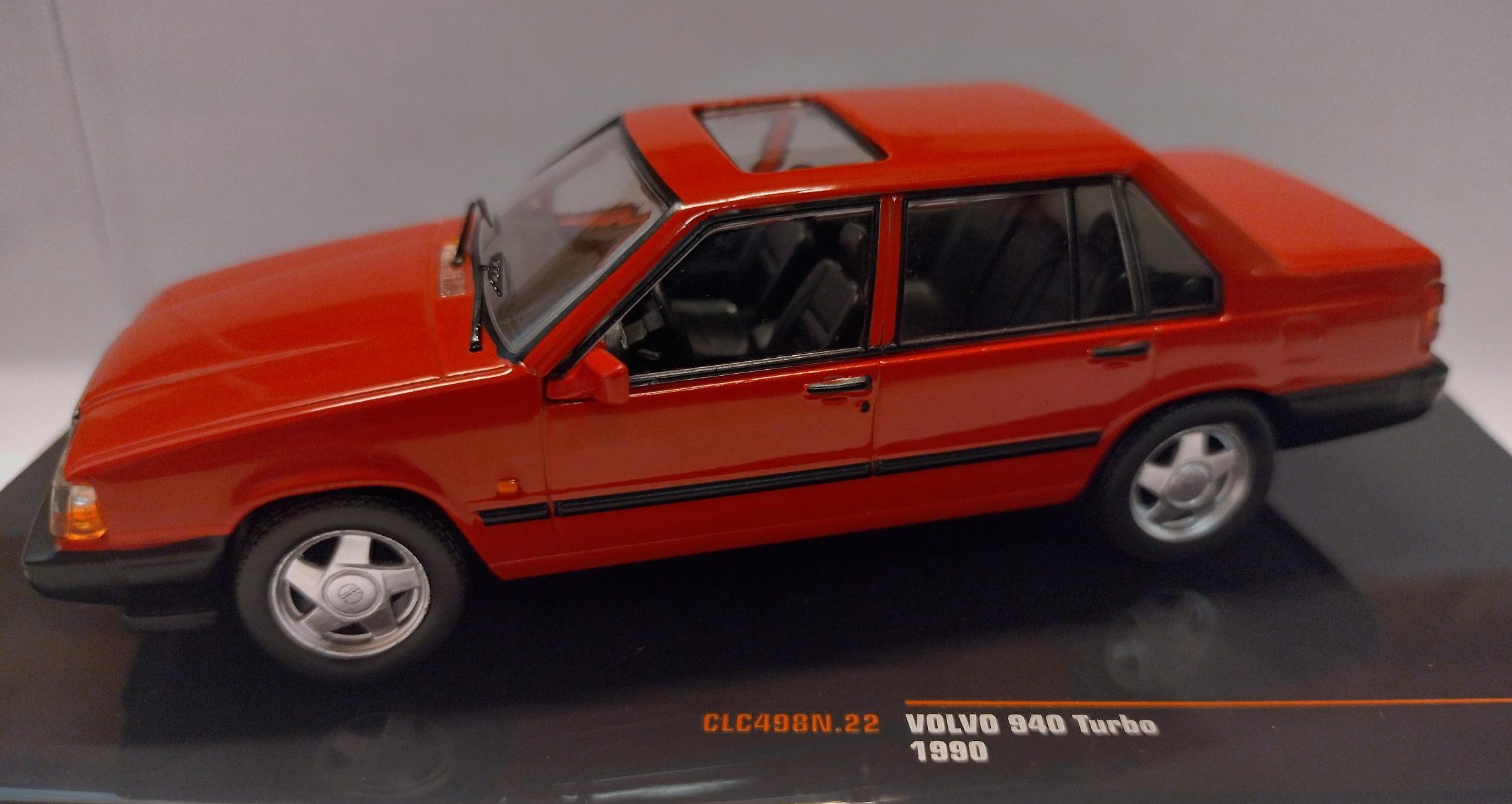 Pienoismalli Volvo 940 Turbo punainen