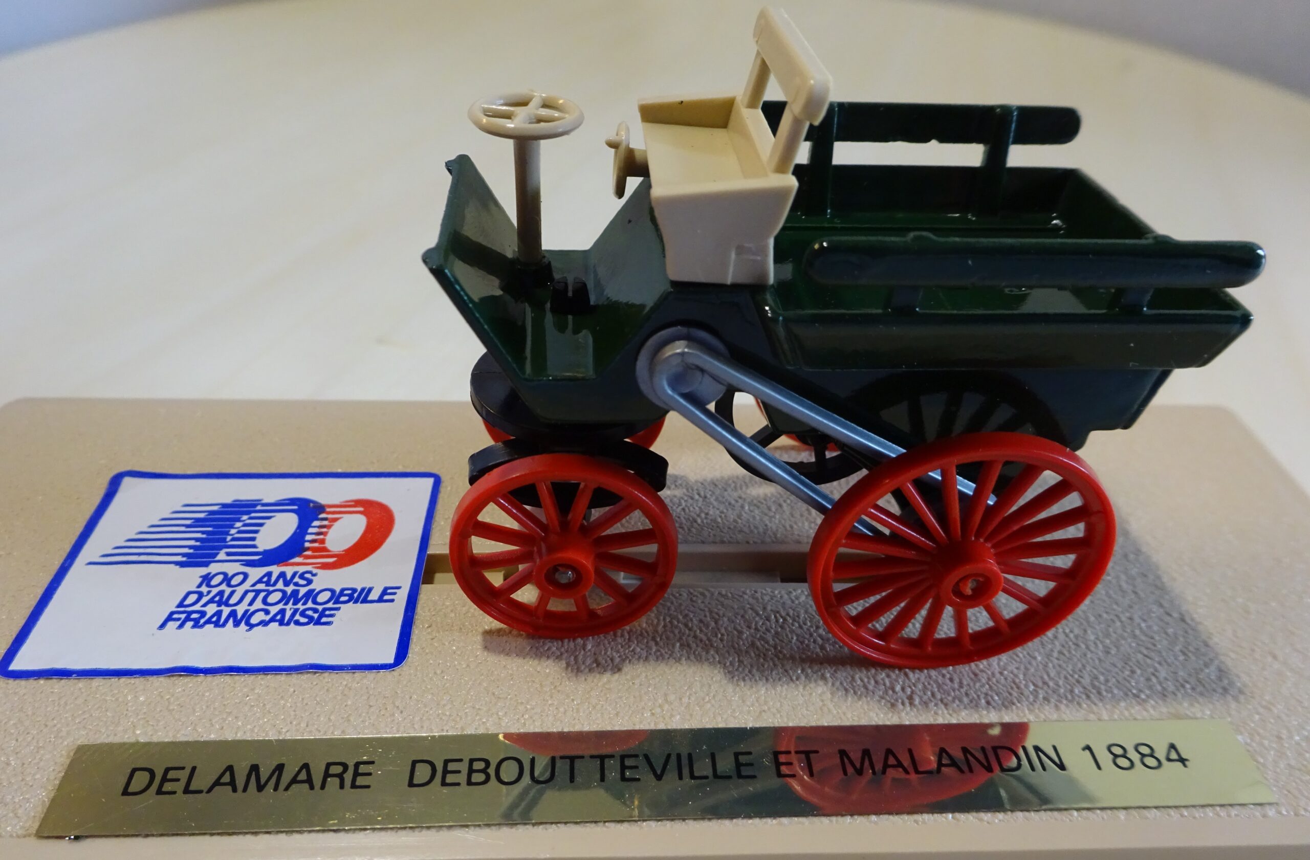 Pienoismalli Delamare-Debutteville 1884