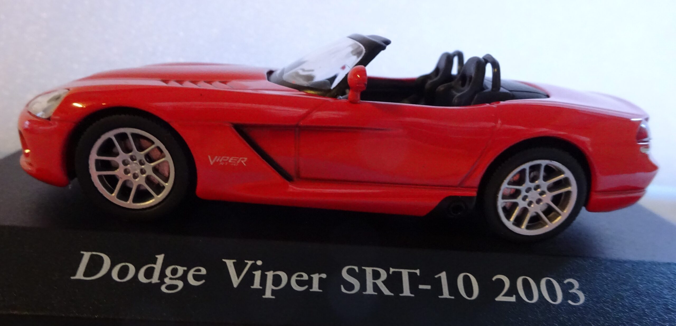 Pienoismalli Dodge Viper SRT-10 2003