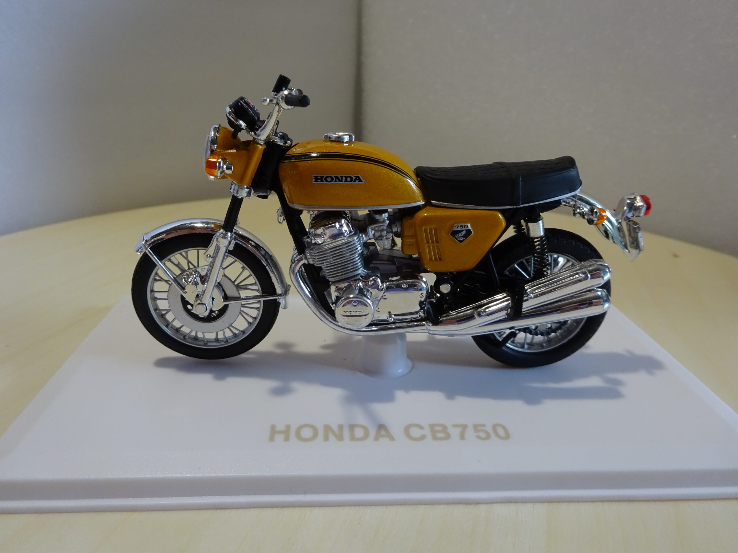 Pienoismalli Honda CB 750 1969