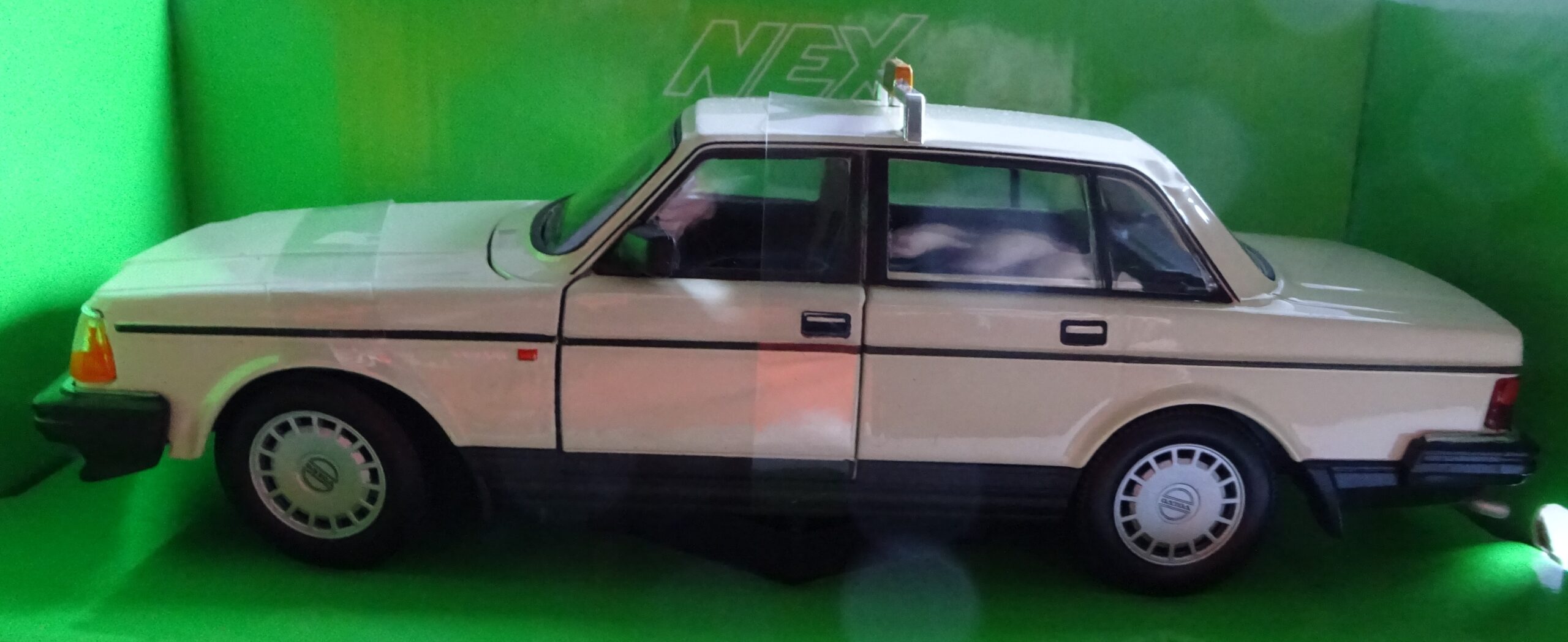 Pienoismalli Volvo 240 Taxi