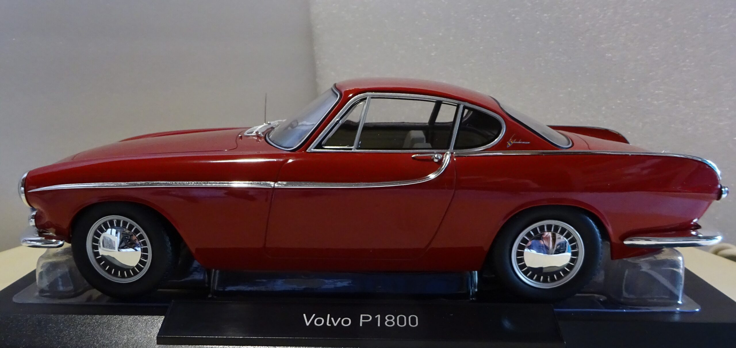 Pienoismalli Volvo P1800