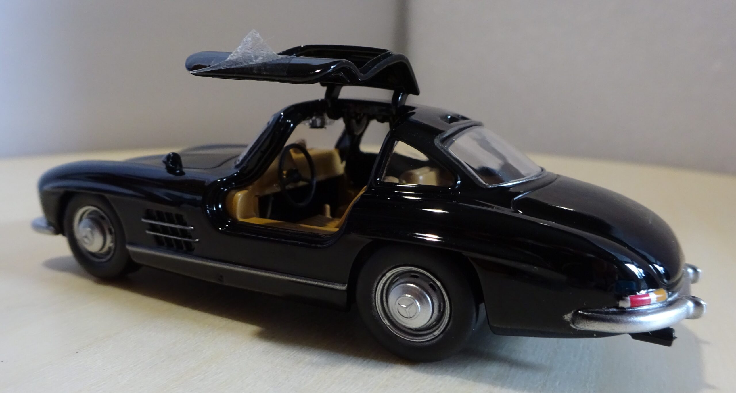 Pienoismalli Mercedes W198 300 SL musta
