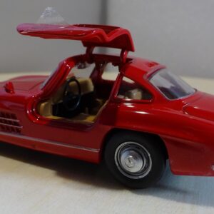 Pienoismalli Mercedes W 198 300 SL punainen