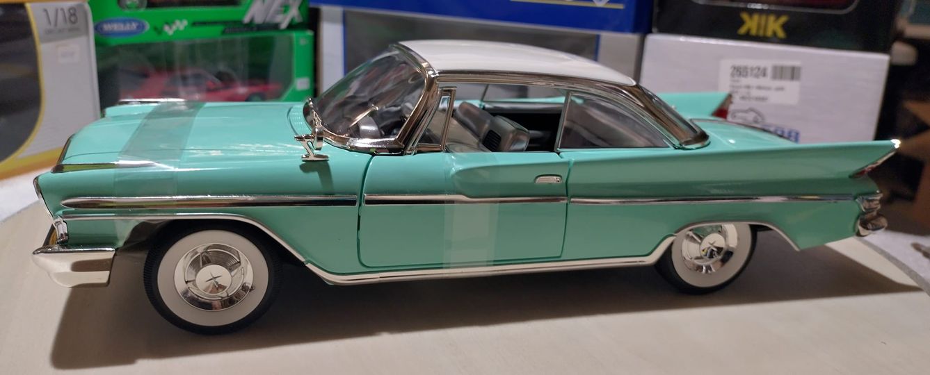 Pienoismalli De Soto Adventurer