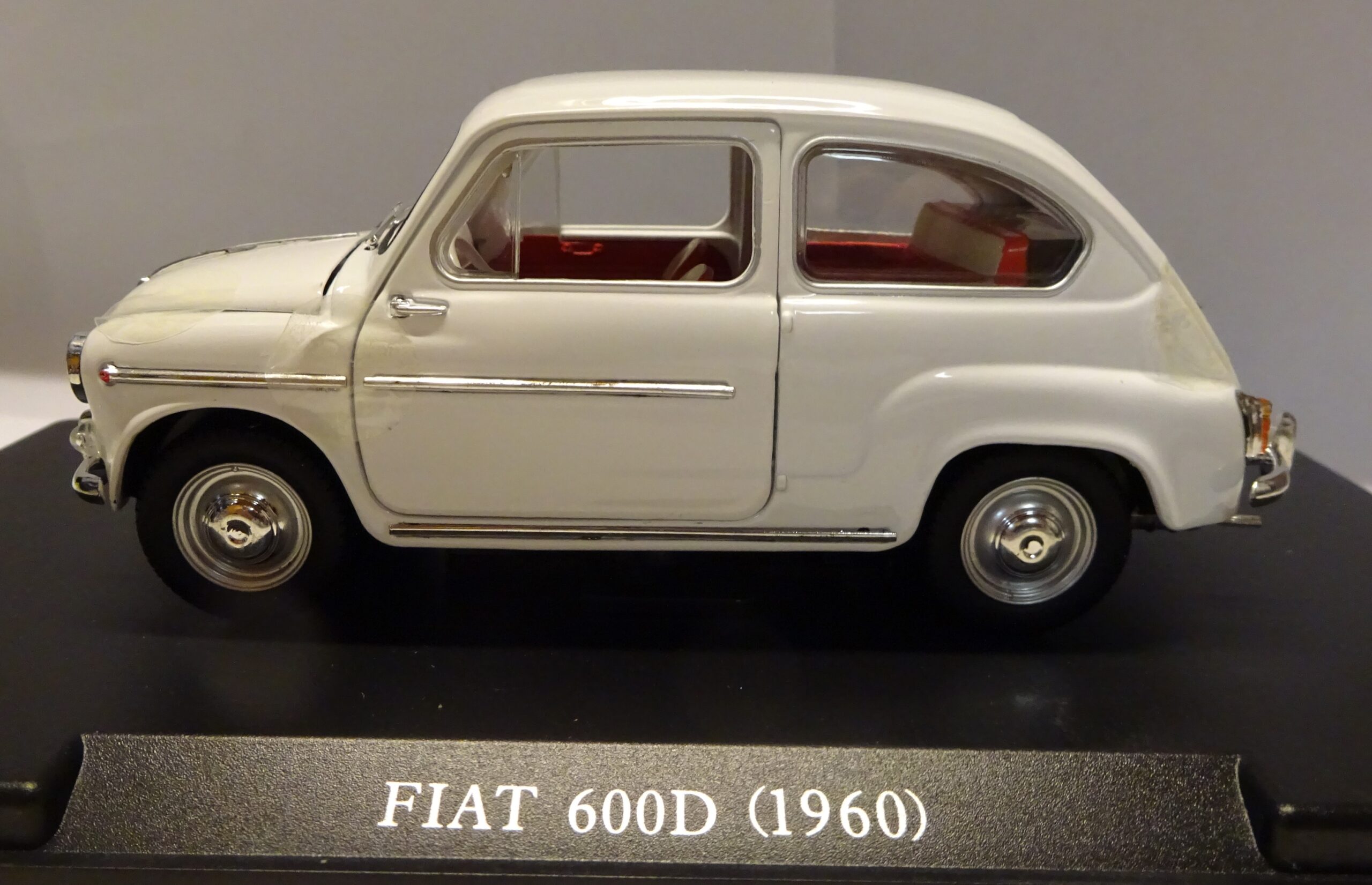 Pienoismalli Fiat 600D 1960