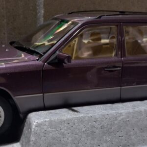 Pienoismalli Mercedes S 124