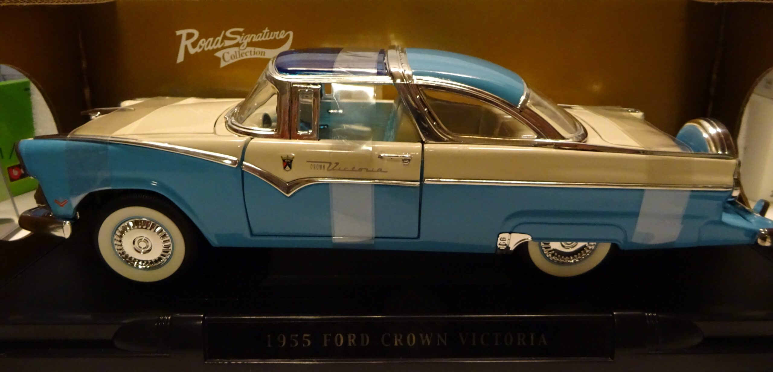 Pienoismalli Ford Crown Victoria 1955
