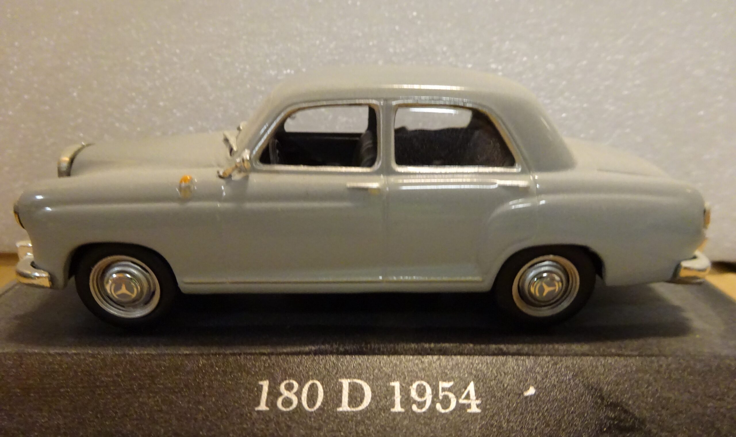 Pienoismalli Mercedes 180 D 1954
