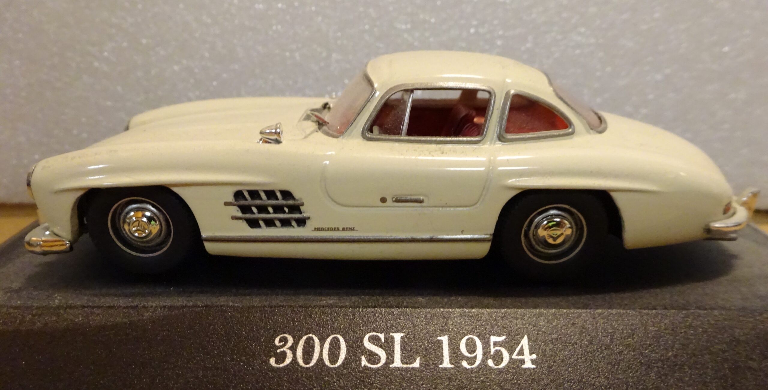 Pienoismalli Mercedes 300 SL 1954