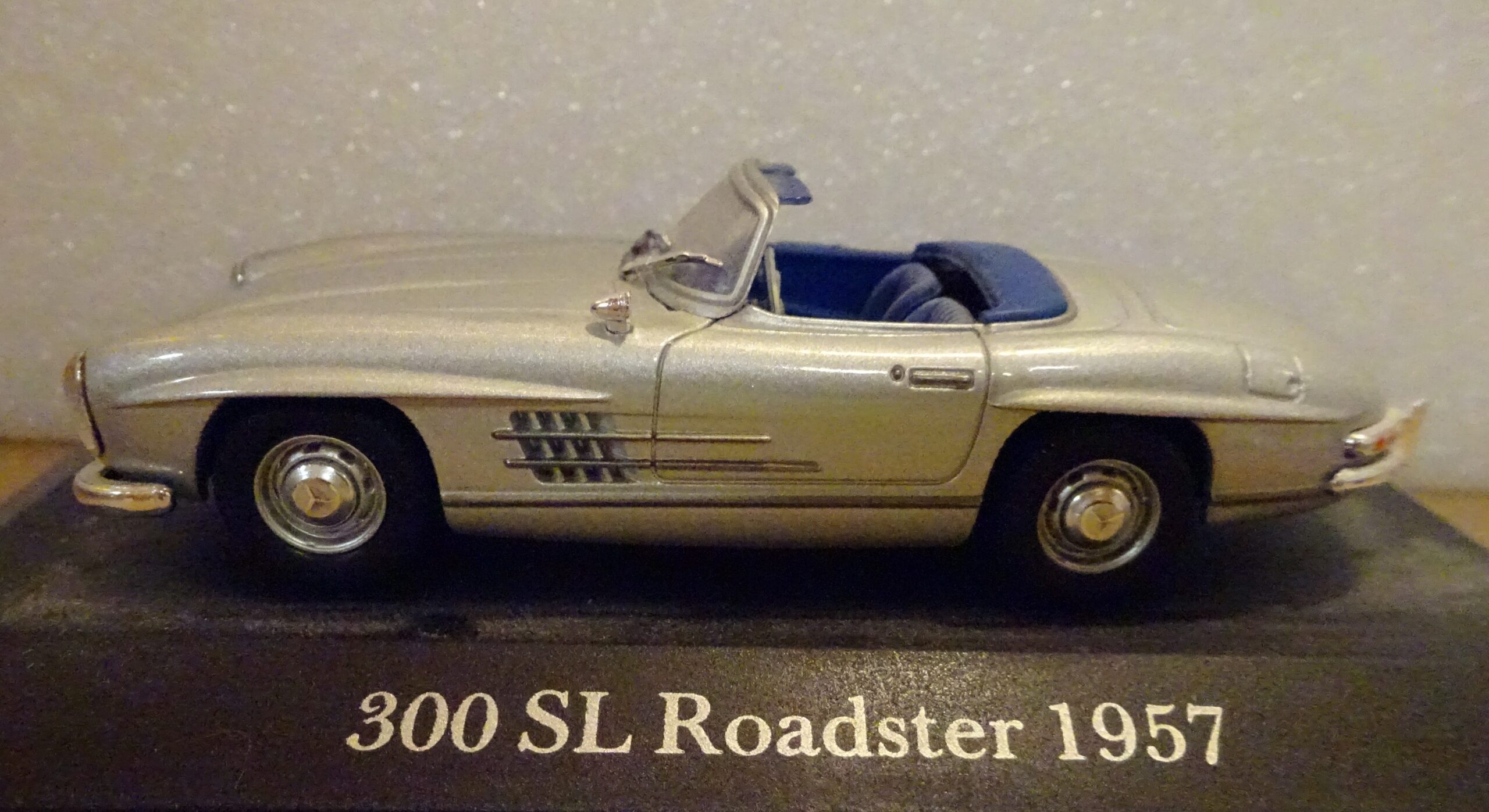 Pienoismalli Mercedes 300 SL Roadster 1957