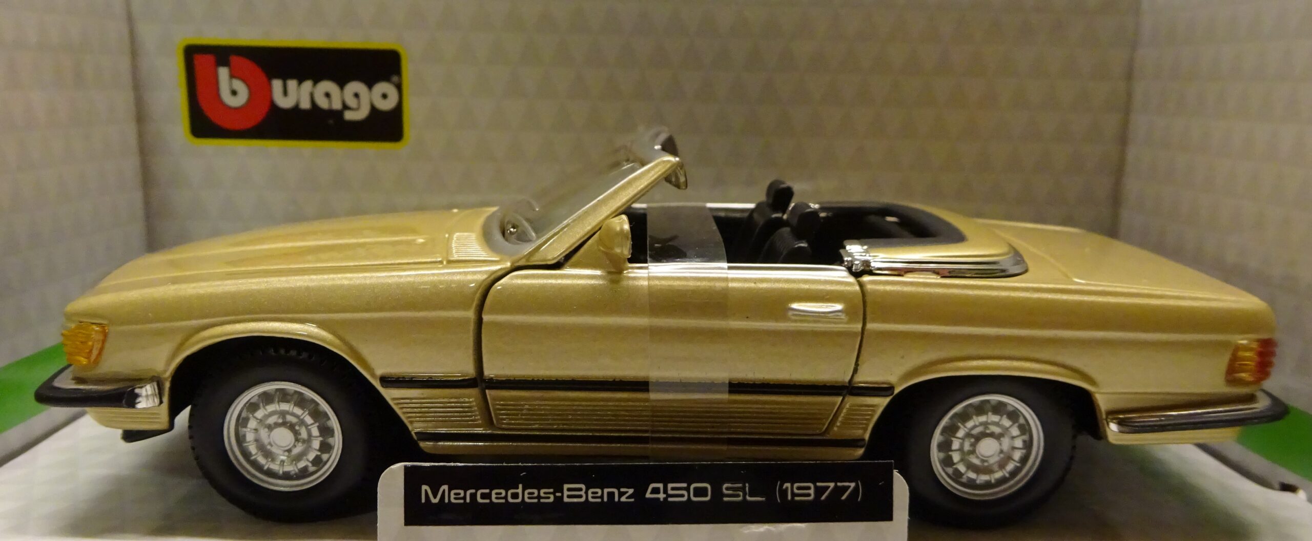 Pienoismalli Mercedes SL 450 1977