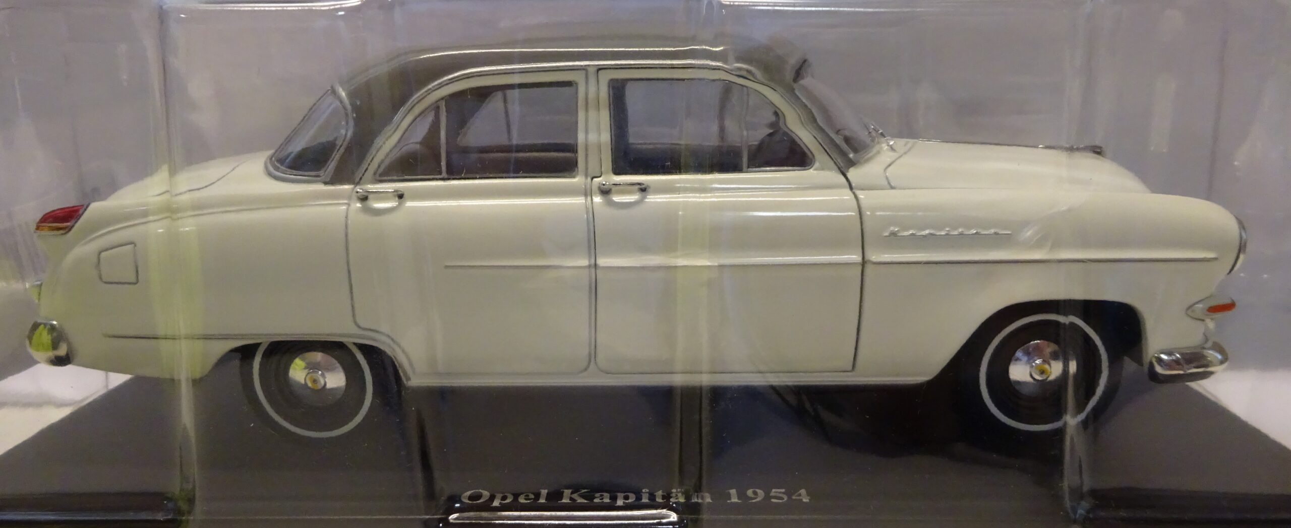 Pienoismali Opel Kapitän 1954