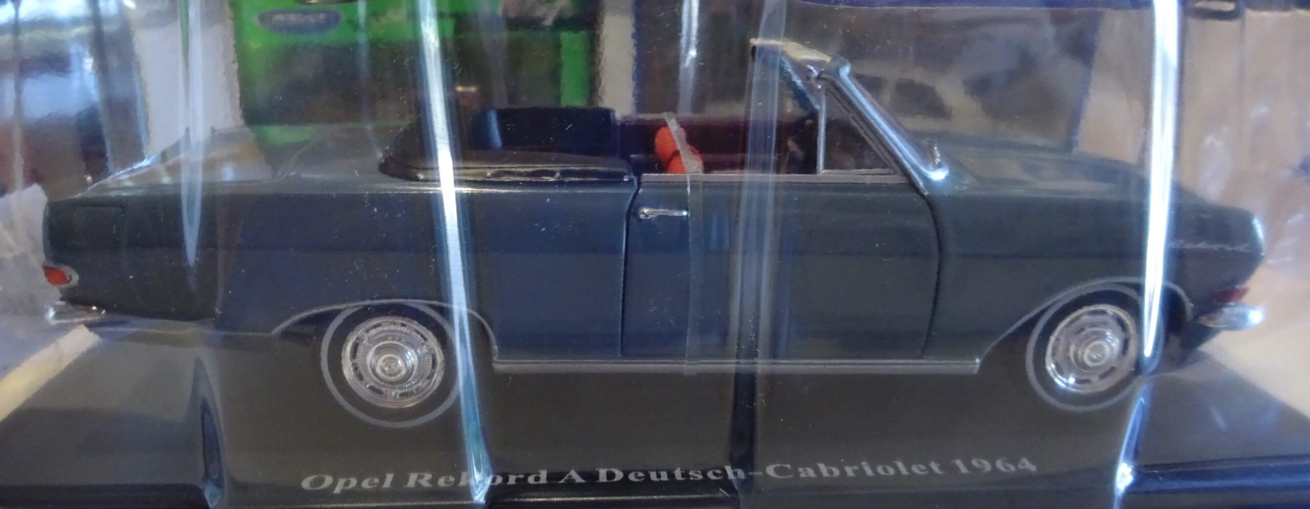 Pienoismalli Opel rekord A avo