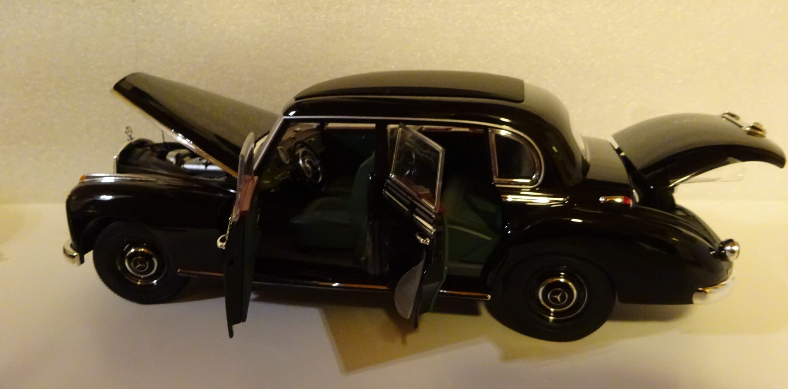 Pienoismalli Mercedes 300 W186