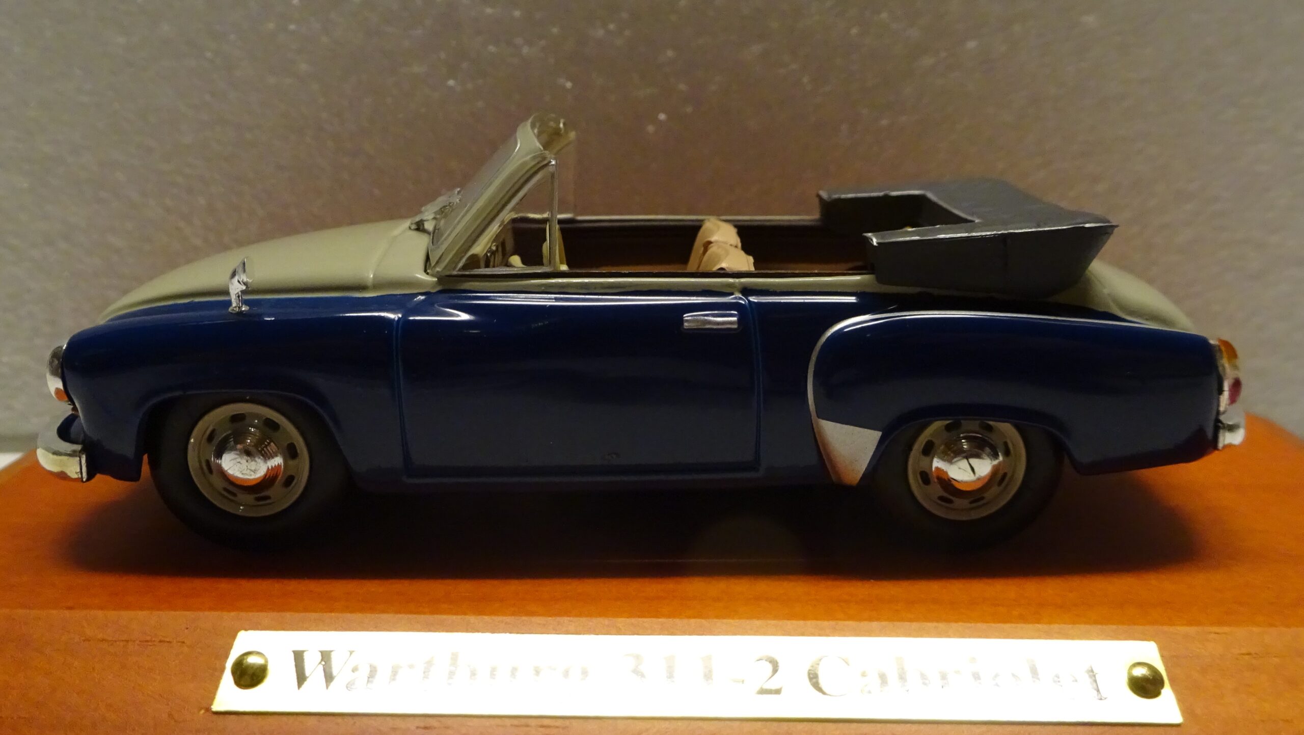 Pienoismalli Wartburg 311-2 Cabriolet