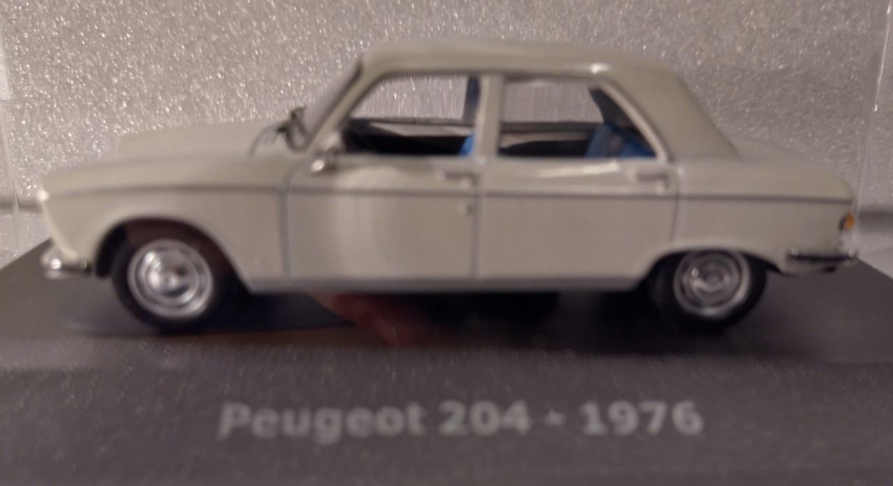 Pienoismalli Peugeot 204 1976