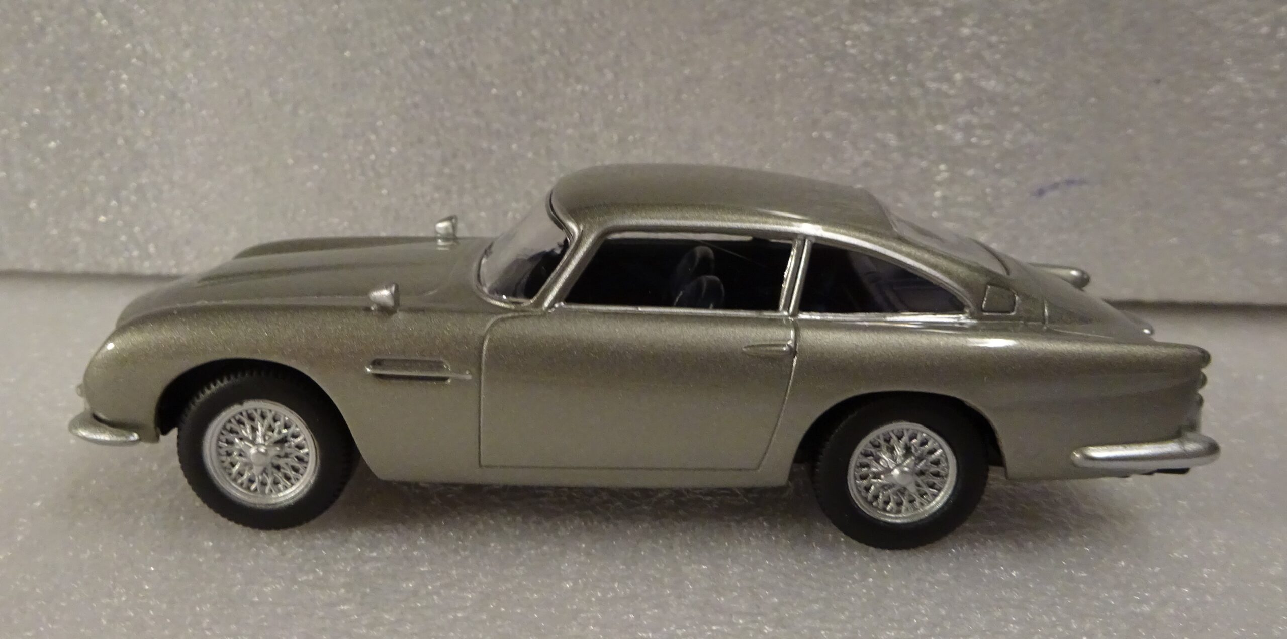 Pienoismalli Aston Martin DB5 1/43