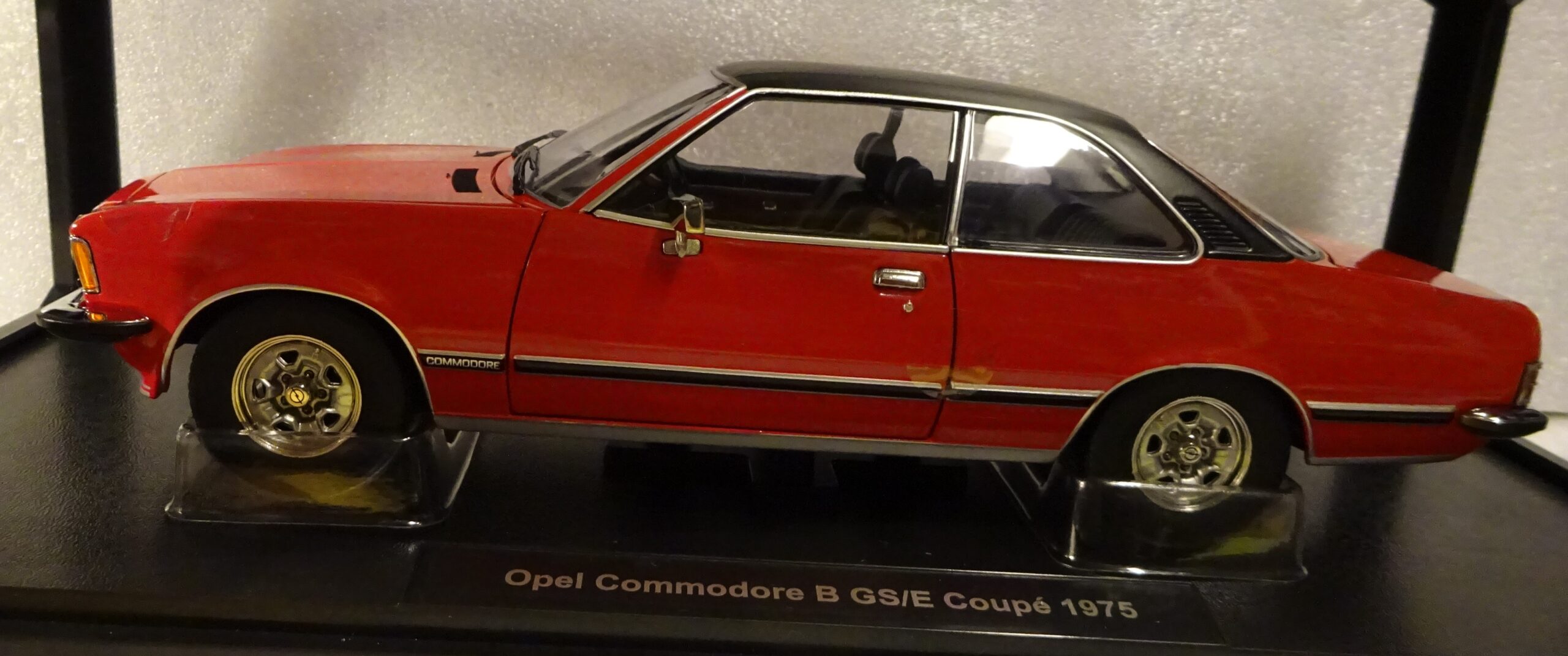 Pienoismalli Opel Commodore B GS/E 1975