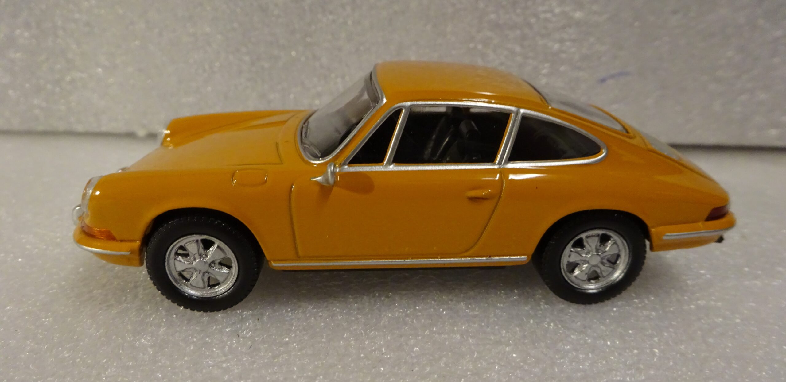 Pienoismalli Porsche 911 o 1/43