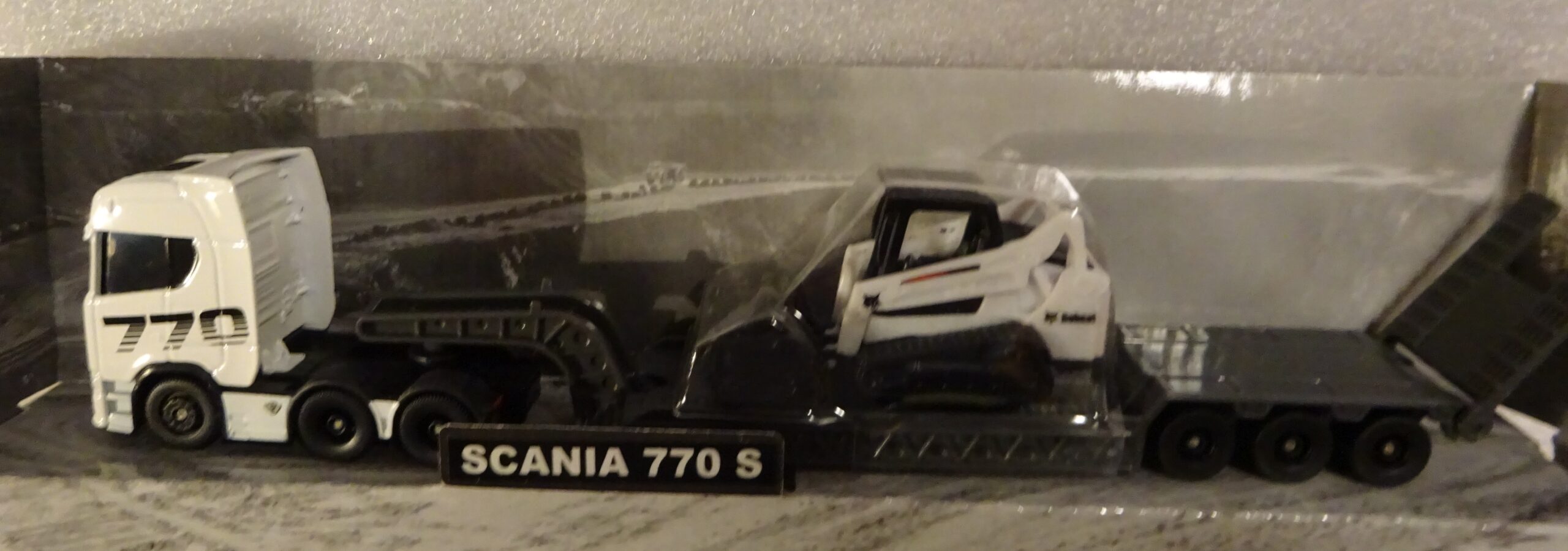 Pienoismalli Scania 770S + Bobcat 1/64