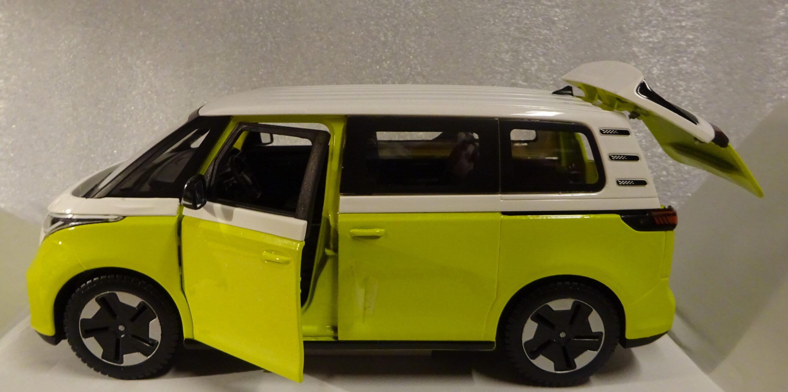 Pienoismalli VW ID Buzz 2023 , 1/24