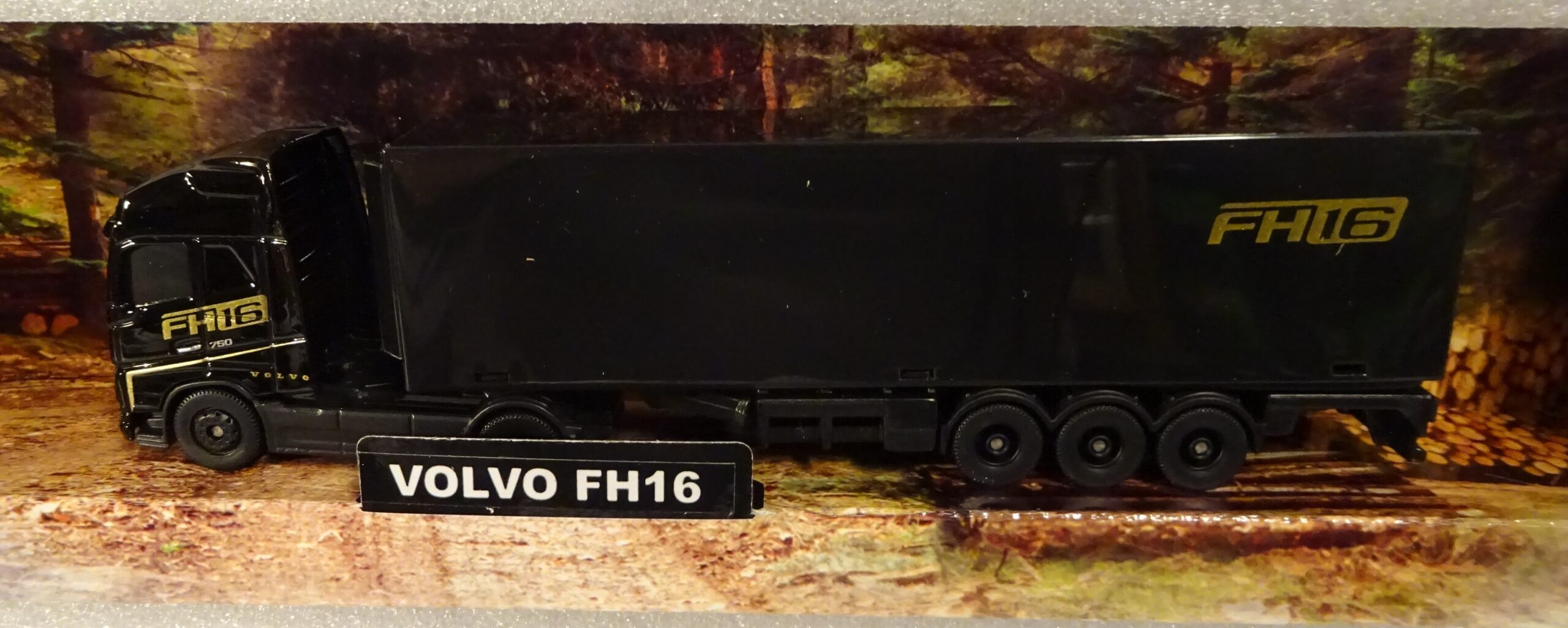 Pienoismalli Volvo FH16 2018 1/64