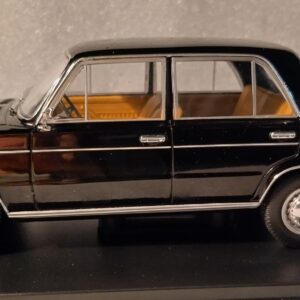 Pienoismalli Lada 1500 musta 1/24