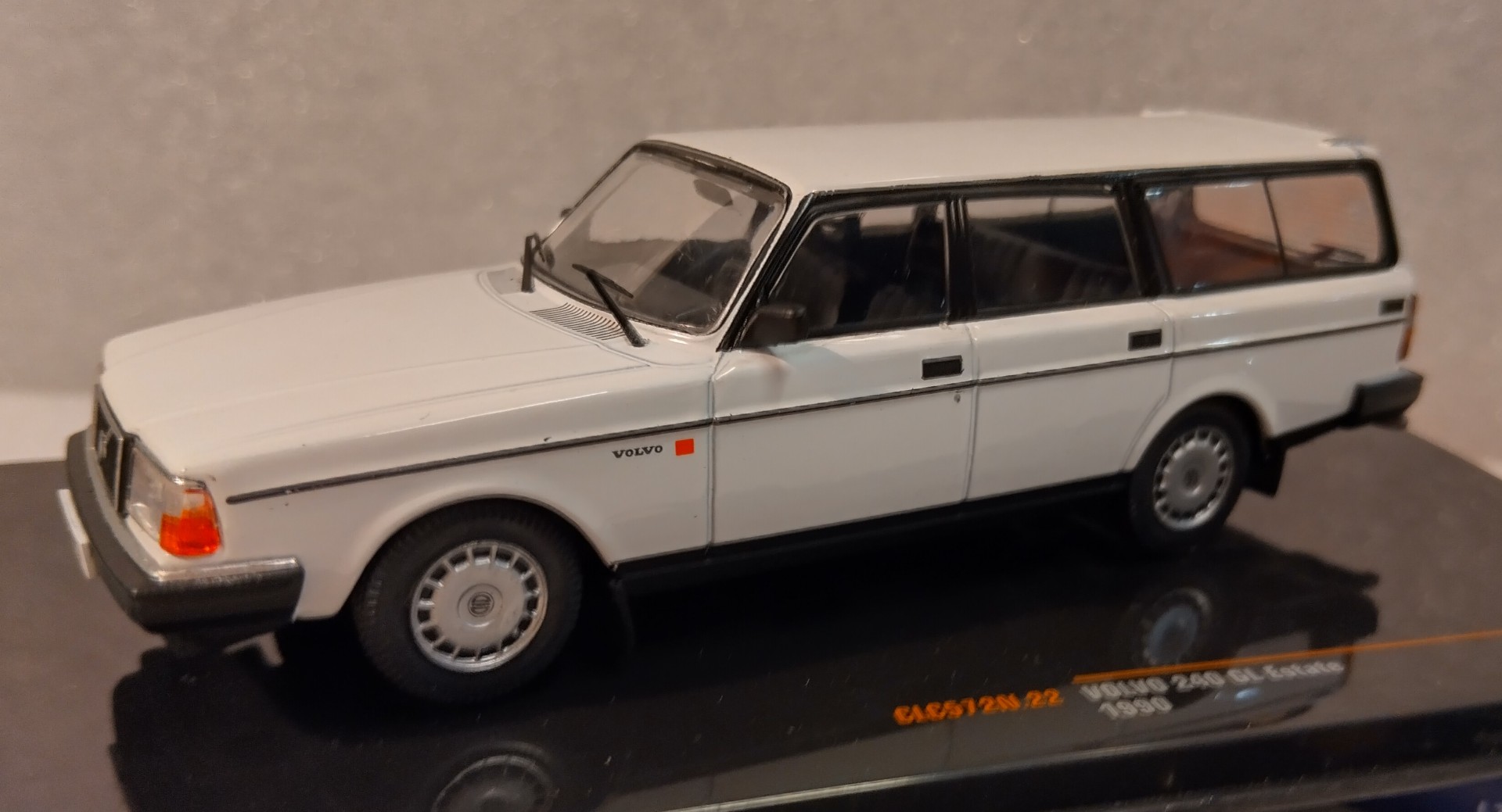 Pienoismalli Volvo 245 GL 1/43