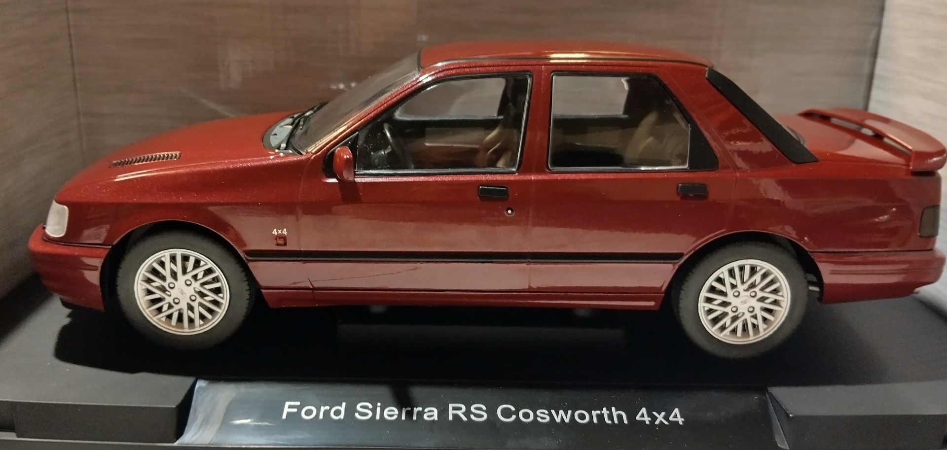 Pienoismalli Ford Sierra RS Cosworth