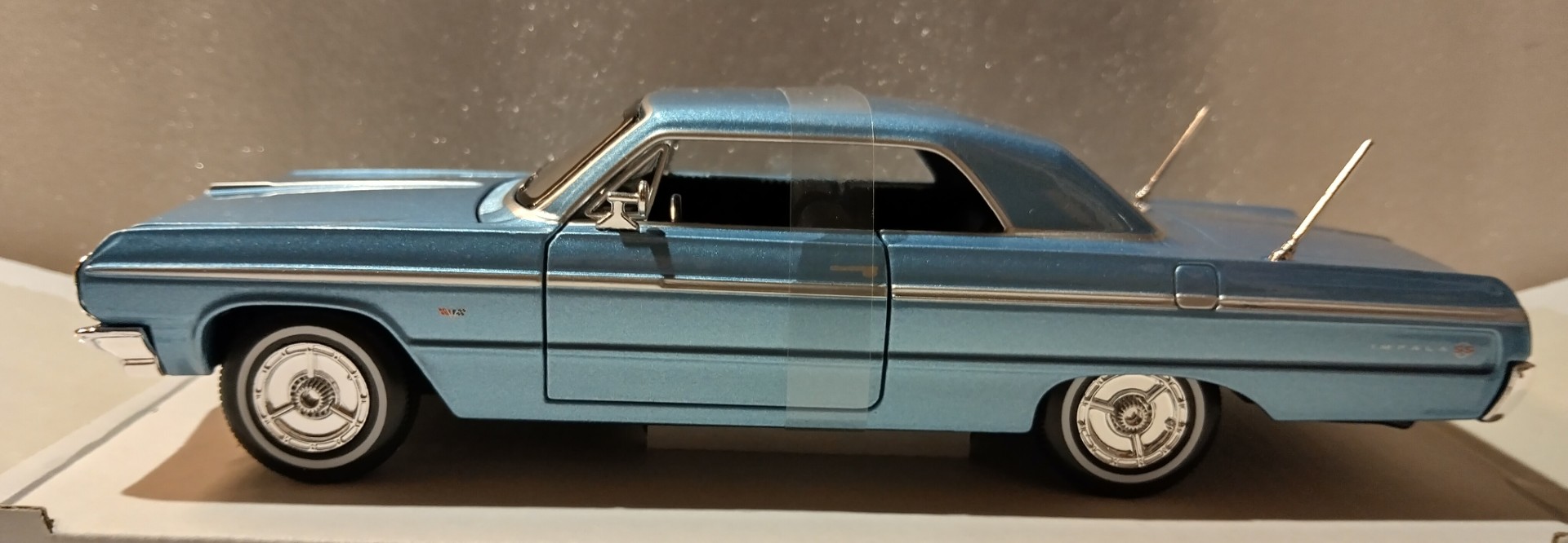 Pienoismalli Chervolet Impala SS 1964 sininen 1/24