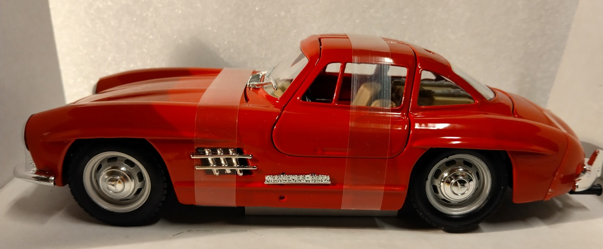 Pienoismalli Mercedes 300 SL (W198) 1/24