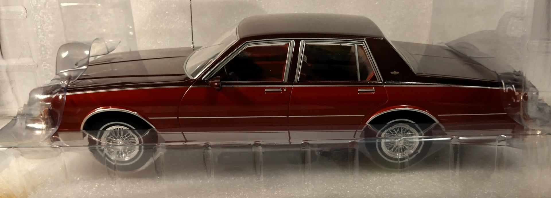 Pienoismalli Chevrolet Caprice 1/18