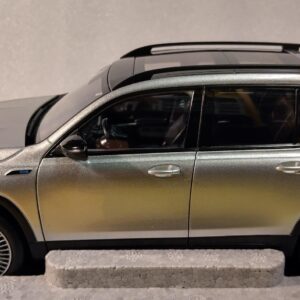 Pienoismalli Mercedes EQB 2021 1/18