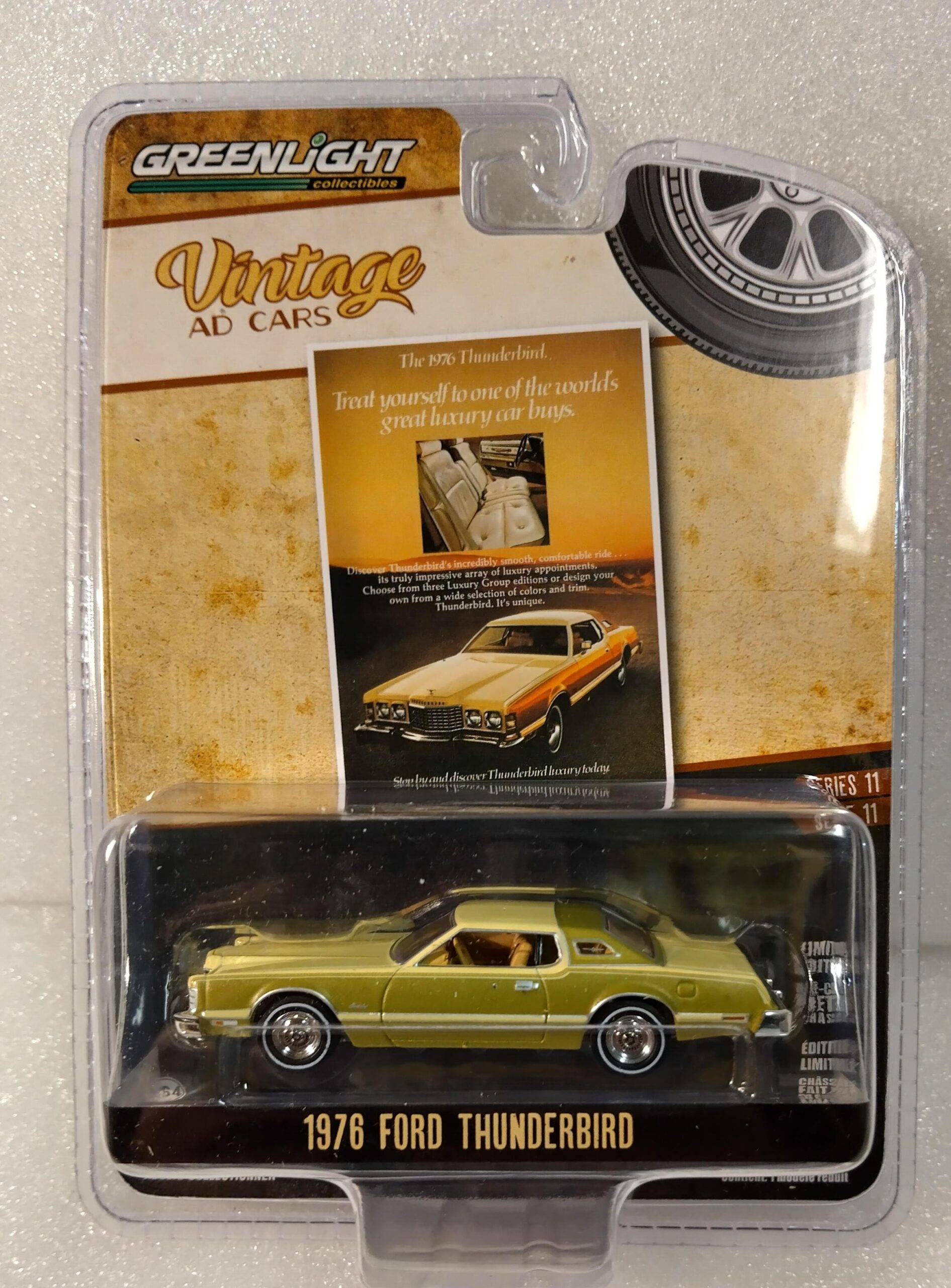 Pienoismalli Ford Thunderbird 1976 1/64