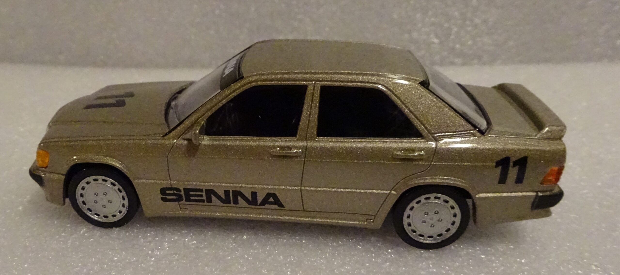 Pienoismalli Mercedes W201 190E 2,3 Senna 1/43